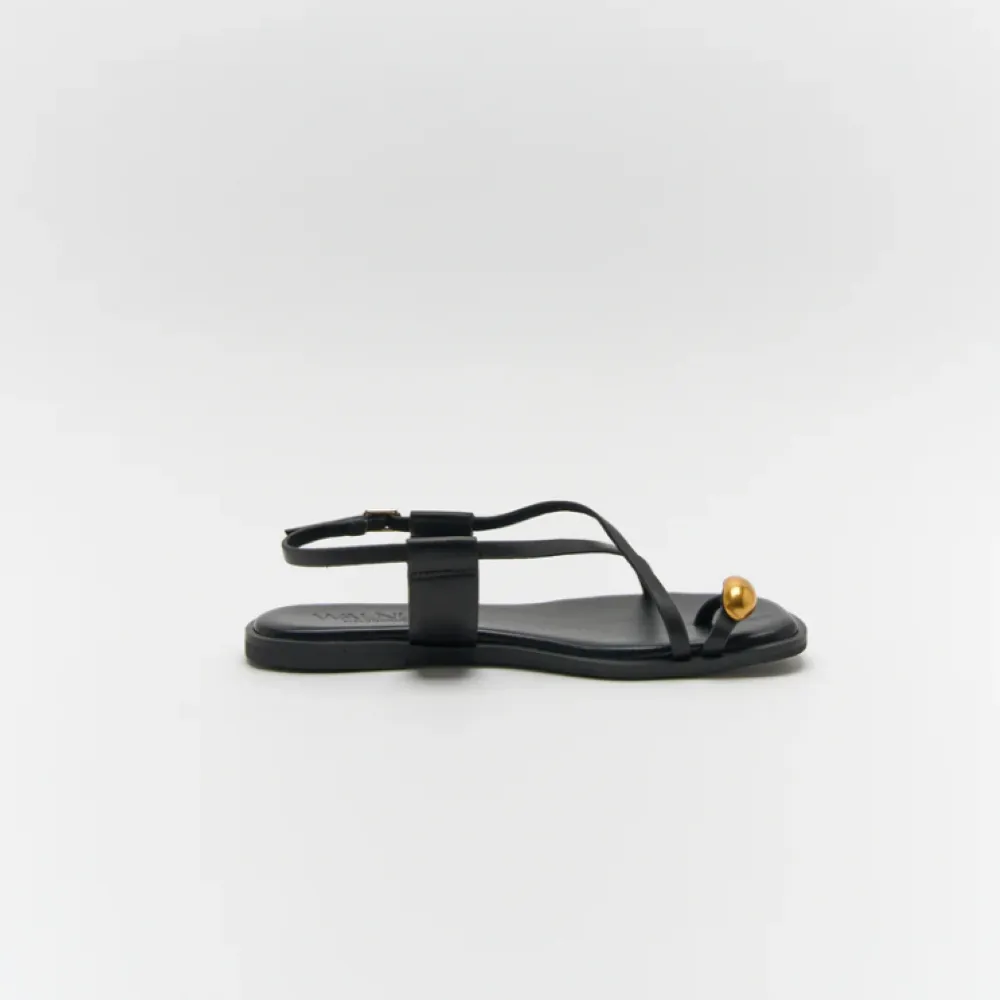 ELIANA SANDAL