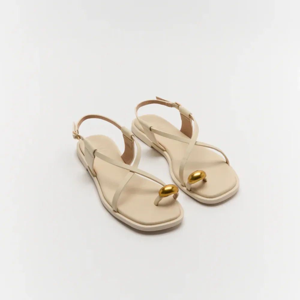 ELIANA SANDAL