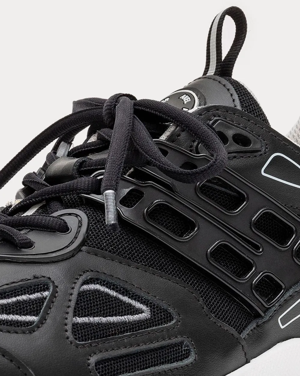 Marathon R-Tic Black / Grey Low Top Sneakers