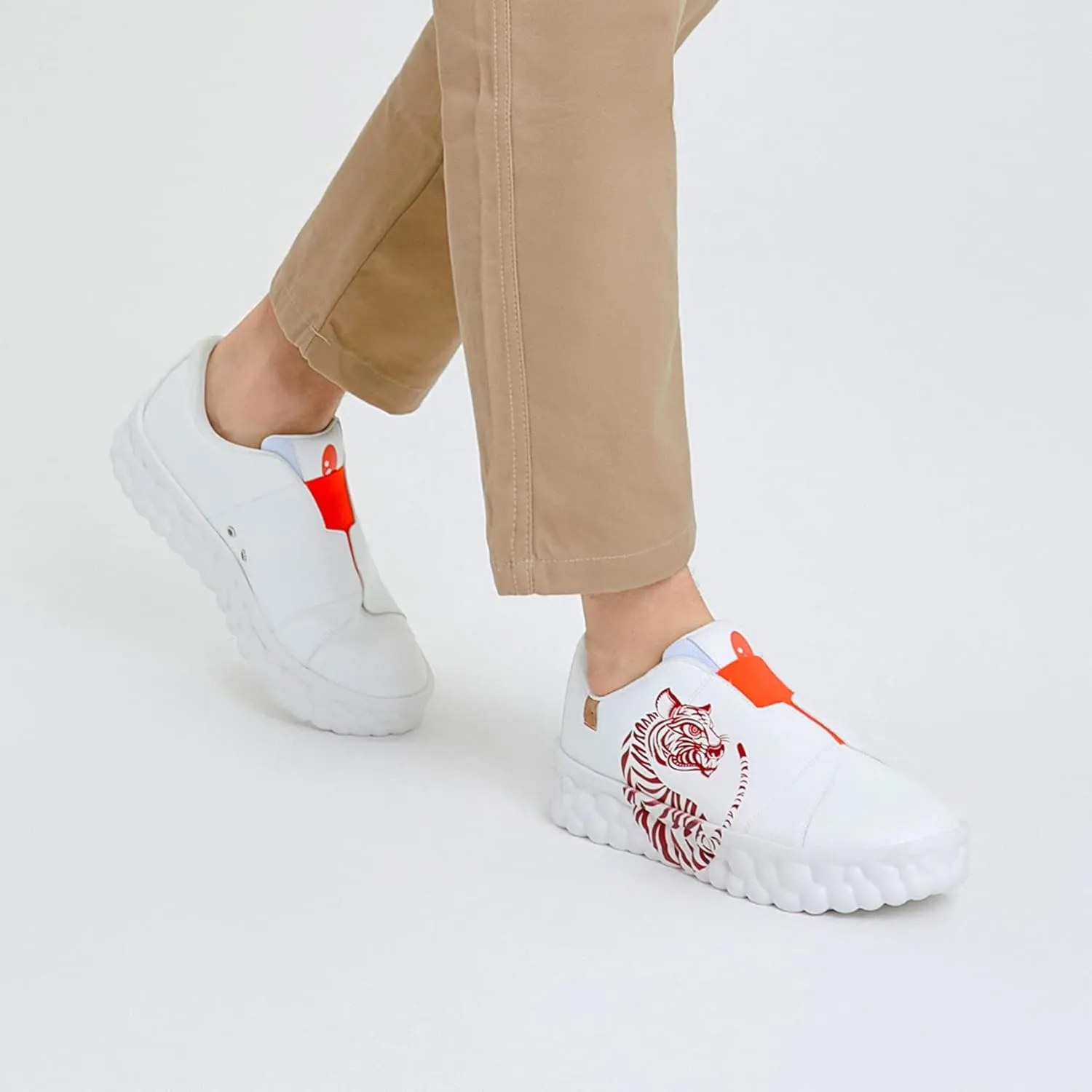 UIN Men's Fashion Sneakers Lightweight Walking Casual Slip Ons Art Painted Athletic Travel Skate Shoes Las Ramblas